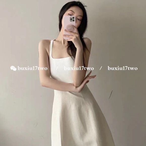 Swaying Knit Dress - Picture 1 of 8